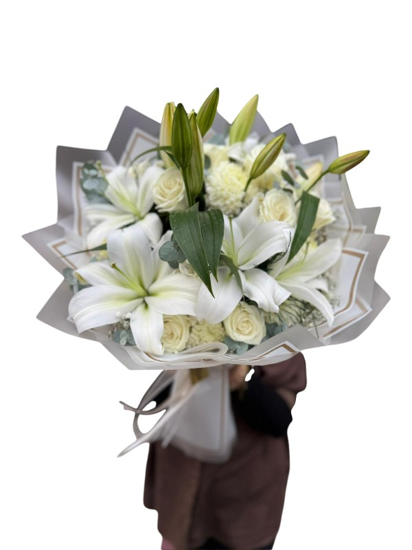Beyaz Lilyum ve Gül Buketi