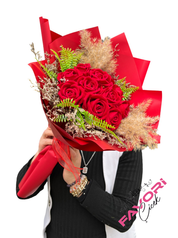 Kırmızı Ambalajlı Yapay Gül