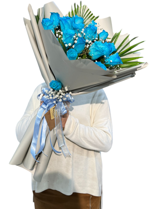 Mavi Güllerle Romantik Buket