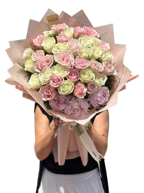 Pembe & Krem Güllerle Zarif Buket