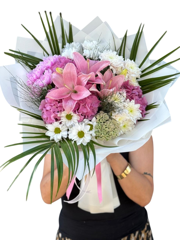 Pembe Lilyum ve Ortancalı Çiçek Buketi