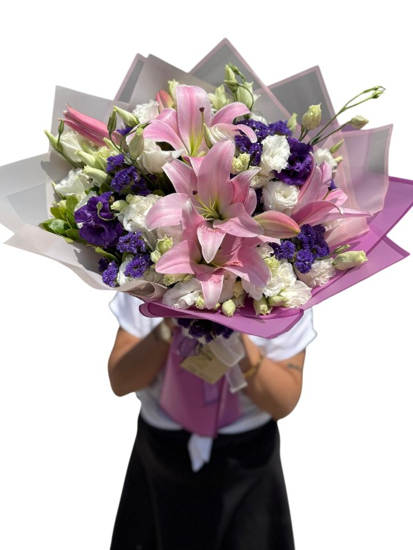 Pembe Lilyumlarla Canlı ve Zarif Buket