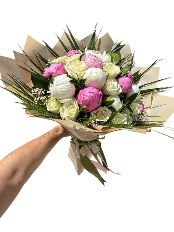 Şakayık ve Güllerle Zarif Çiçek Buketi