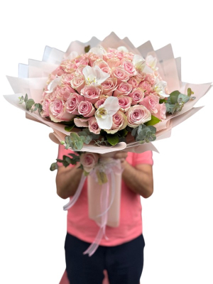 Pembe Güllerle Yazılmış Bir Rüya