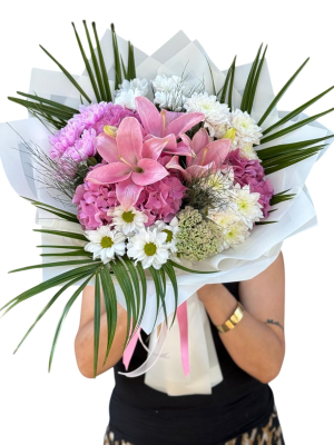 Pembe Lilyum ve Ortancalı Çiçek Buketi