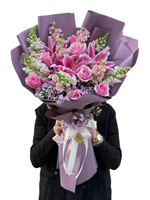 Pembe Tonlarda Karışık Çiçek Buketi