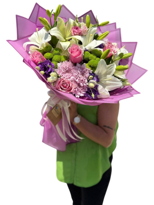 Renkli Dokunuşlarla Enerjik Çiçek Buketi