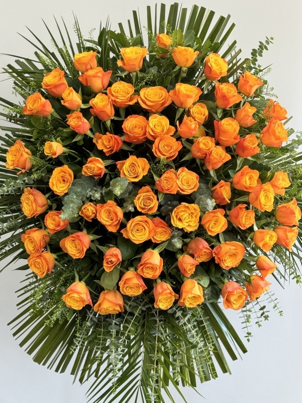 Turuncu Güllerden Ferforje Çelenk