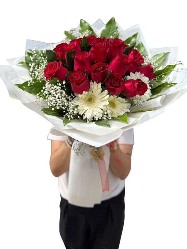 Tutku ve Zarafet: Kırmızı Gül Buketi