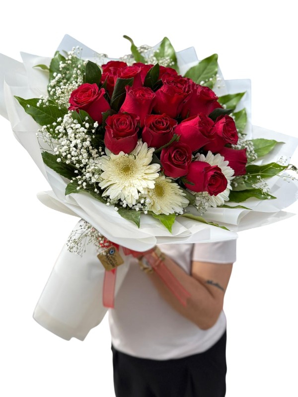 Tutku ve Zarafet: Kırmızı Gül Buketi